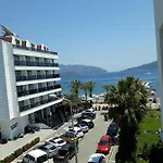 酒店 Mert Seaside (adults Only)