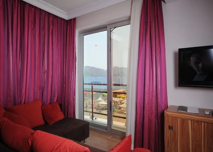 מלון Mert Seaside (adults Only) 4*