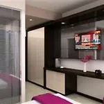 מלון Mert Seaside (adults Only)