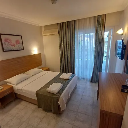 מלון Mert Seaside (adults Only)