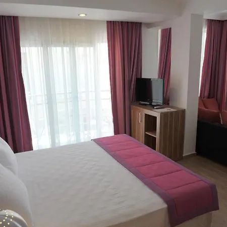 מלון Mert Seaside (adults Only) 4*